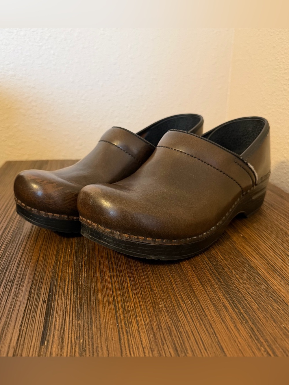 Dansko Professional brown leather slip-on clogs women’s 41 narrow grandpacore